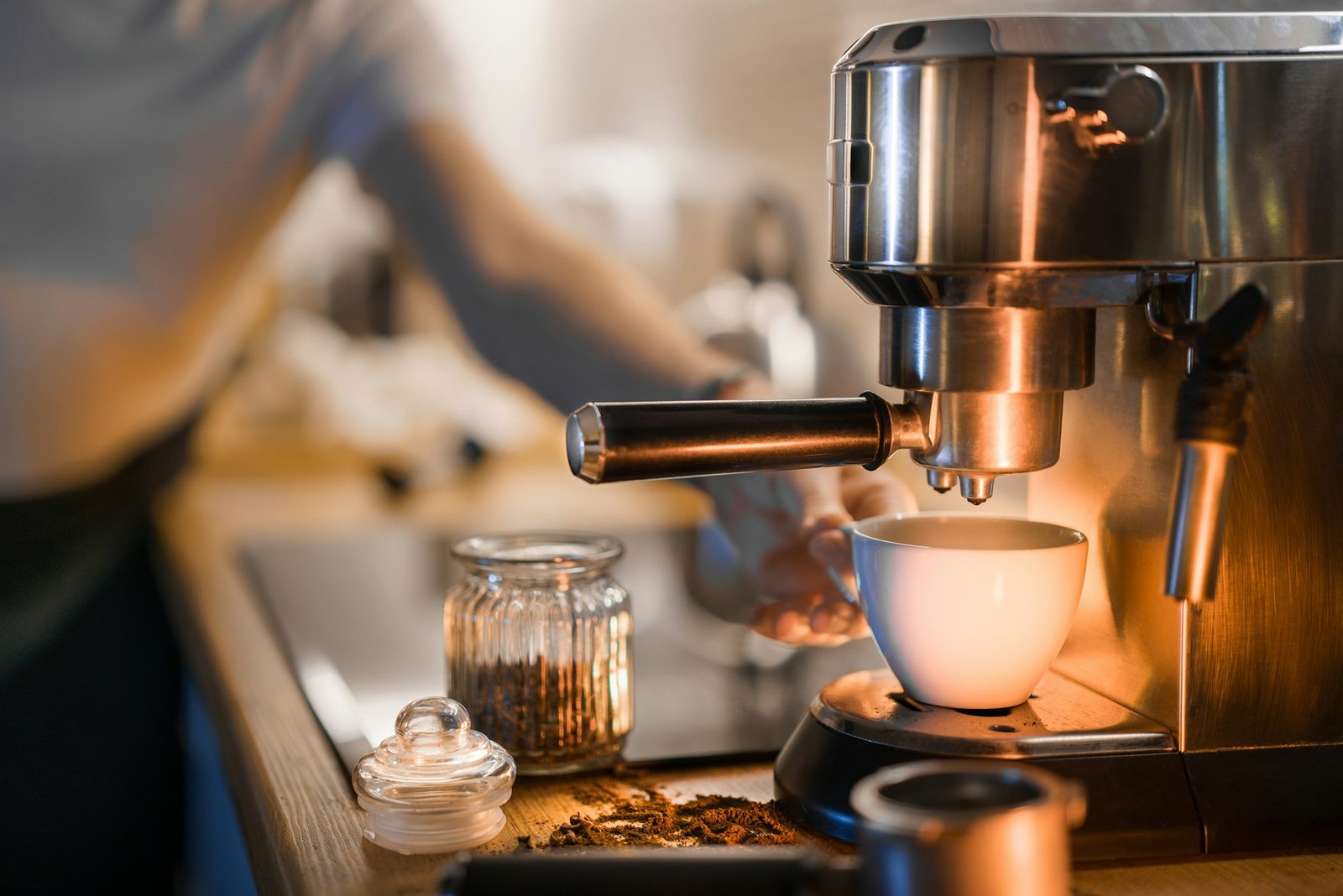Home espresso machine pulling a shot, the kind of home setup Shot and Scale guides cover